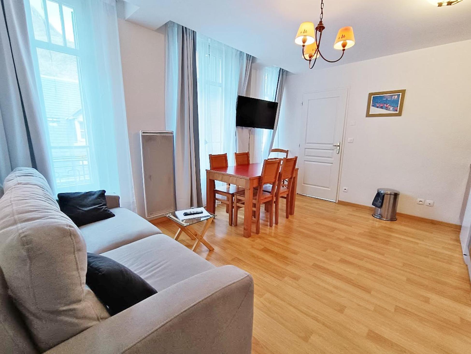Апартаменты Il Etait Une Fois Luchon, T2, Centre Luchon, Wifi, Casier A Skis, Ascenseur, 4 Personnes Bagneres-de-Luchon Экстерьер фото